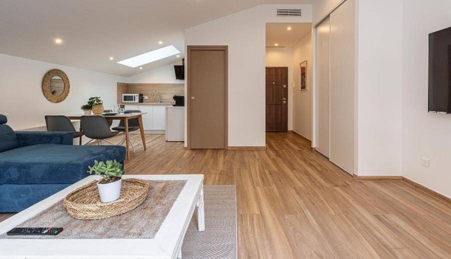 Studio Cozy Avec Terrasse N12 Nisa Exterior foto